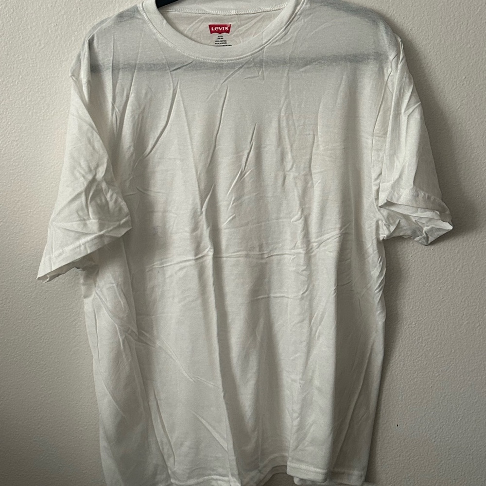 Levi’s White Oversized Tee